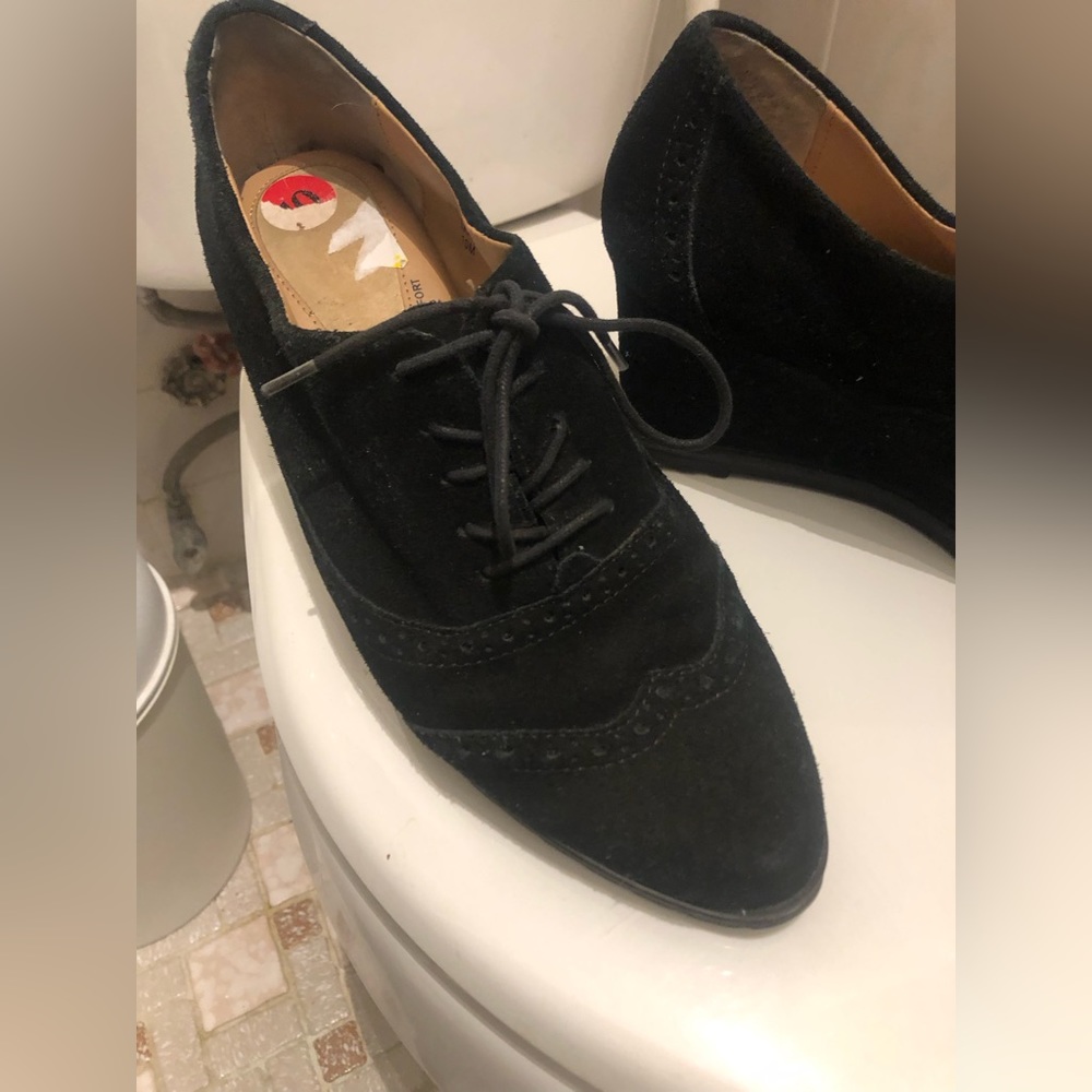 Ellen Tracy Active suede wedge oxfords size 10